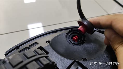 掃地機器人充電時亮紅燈發出聲音(掃地機器人充電時亮紅燈發出聲音怎么回事)縮略圖