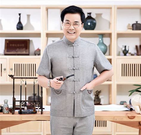 唐裝衣服男裝(唐裝衣服男裝小魚(yú)兒圖片)縮略圖