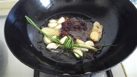 肉蟹煲專(zhuān)用醬料配方,肉蟹煲家庭版醬料配方縮略圖