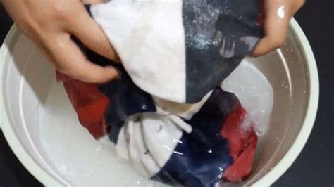 白襯衫發(fā)霉怎么洗掉霉斑,白襯衫發(fā)霉怎么洗掉霉斑漂白水都沒用縮略圖