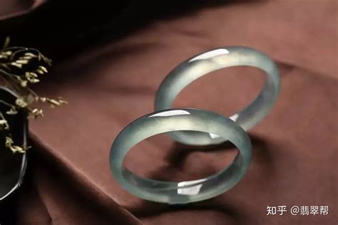 翡翠手鐲怎么挑選,翡翠手鐲怎么挑選顏色縮略圖