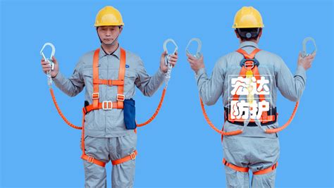 安全帶的正確掛扣應(yīng)該是,安全帶的正確掛扣應(yīng)該是什么縮略圖