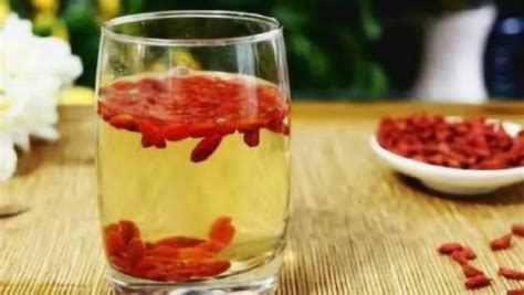 話(huà)梅泡水喝有什么好處和壞處(蜂蜜話(huà)梅泡水喝有什么好處和壞處)縮略圖