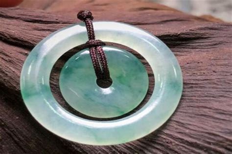 發晶吊墜的價格一般是多少(發晶吊墜的價格一般是多少錢)縮略圖