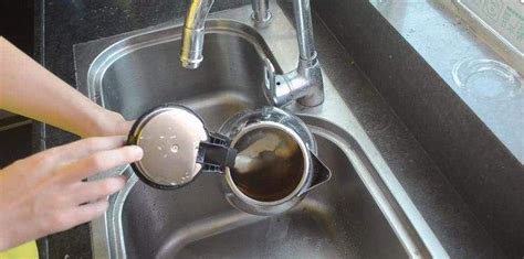 燒水壺里的水垢怎么除掉(燒水壺里的水垢怎么去除)縮略圖