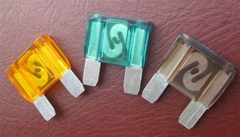 保險絲燒了是什么原因引起的(電閘保險絲燒了怎么辦)縮略圖