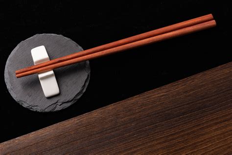 紅檀木筷子(紅檀木筷子和雞翅木筷子哪個好)縮略圖