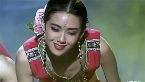 小彩旗是楊麗萍的什么人,小彩旗是楊麗萍的什么人畫(huà)大蛋糕 畫(huà)大蛋糕大蛋糕畫(huà)法縮略圖