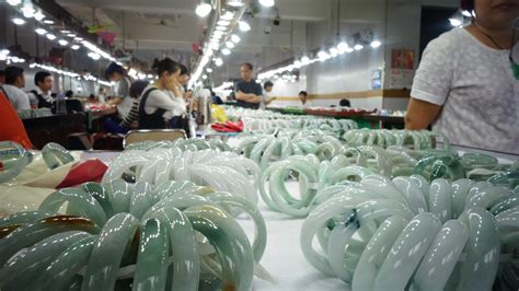 玉器批發(fā)市場(chǎng)(玉器批發(fā)市場(chǎng)哪里最便宜最大)縮略圖