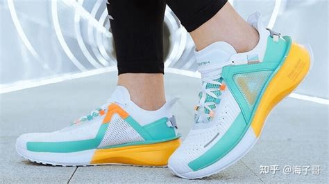 跑步鞋哪個(gè)牌子性?xún)r(jià)比最高,跑步鞋什么牌子最舒服性?xún)r(jià)比高縮略圖