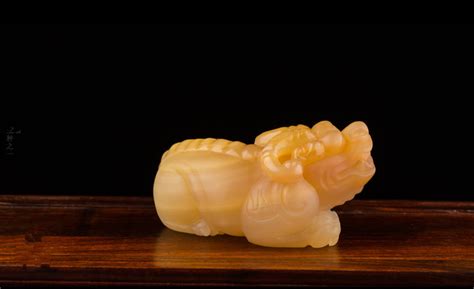 黃龍玉怎么保養(yǎng)才能越來越亮(黃龍玉怎樣保養(yǎng)最好)縮略圖