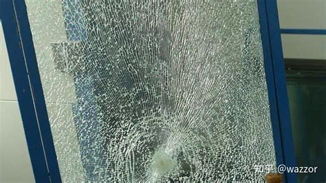 鋼化玻璃爆裂(鋼化玻璃爆裂了會掉落嗎)縮略圖