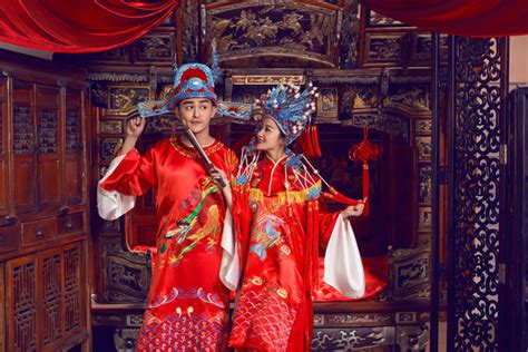 中式婚紗鳳冠霞帔,中式婚紗鳳冠霞帔完整視頻縮略圖