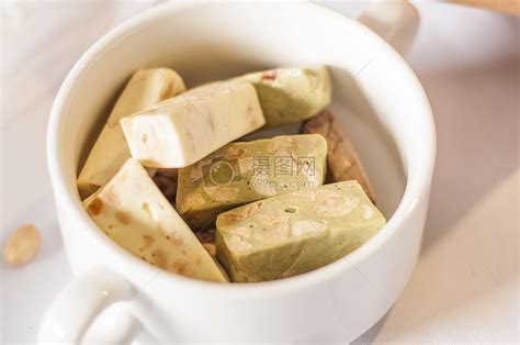 牛軋糖為什么叫牛軋糖(牛軋糖為什么叫牛軋糖 跟牛有啥關系)縮略圖